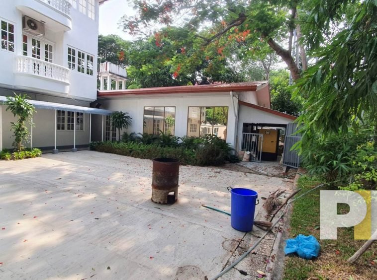 house compound with generator - Rent in Yangon