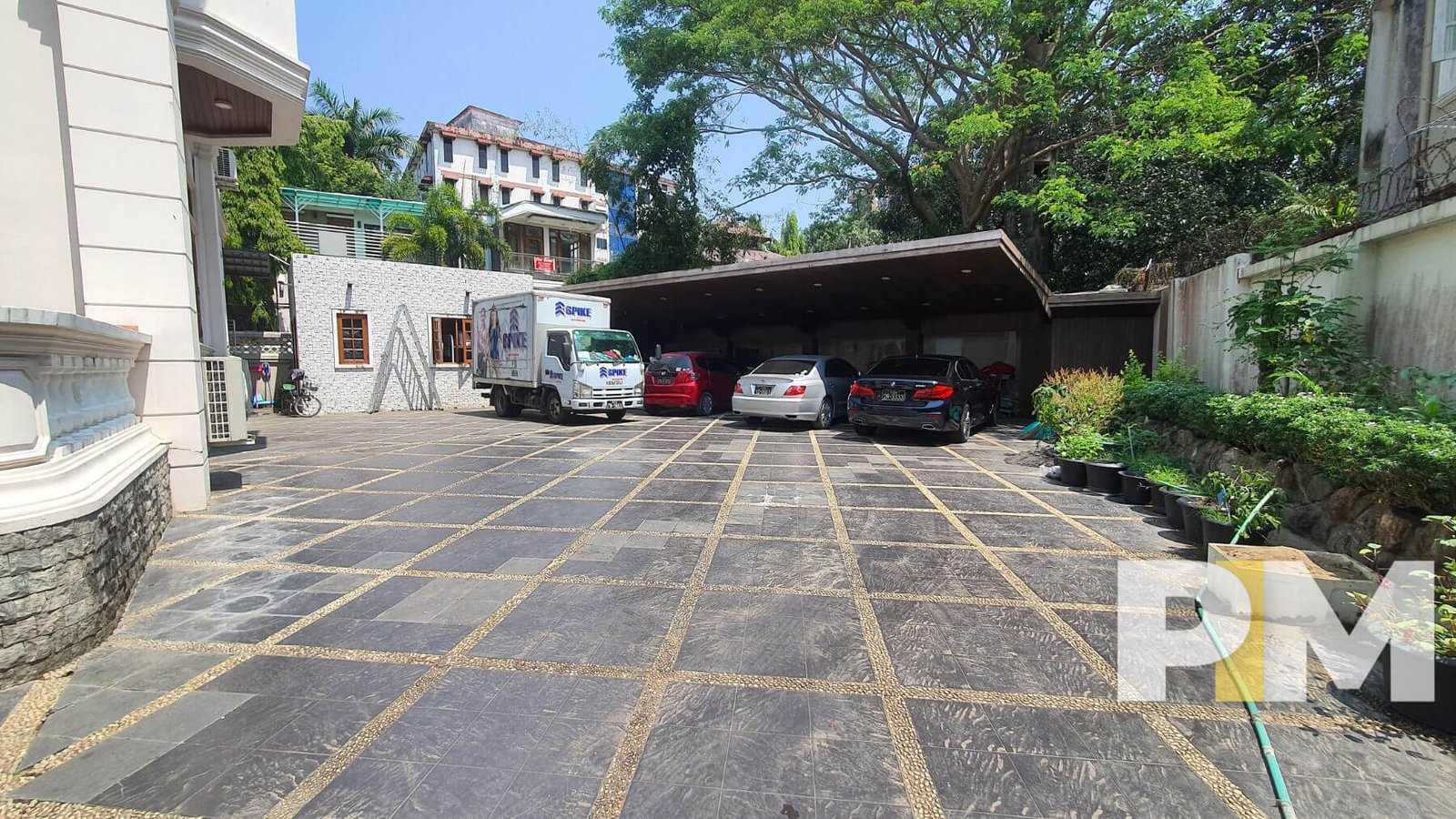 house with car park - House for rent in Bahan