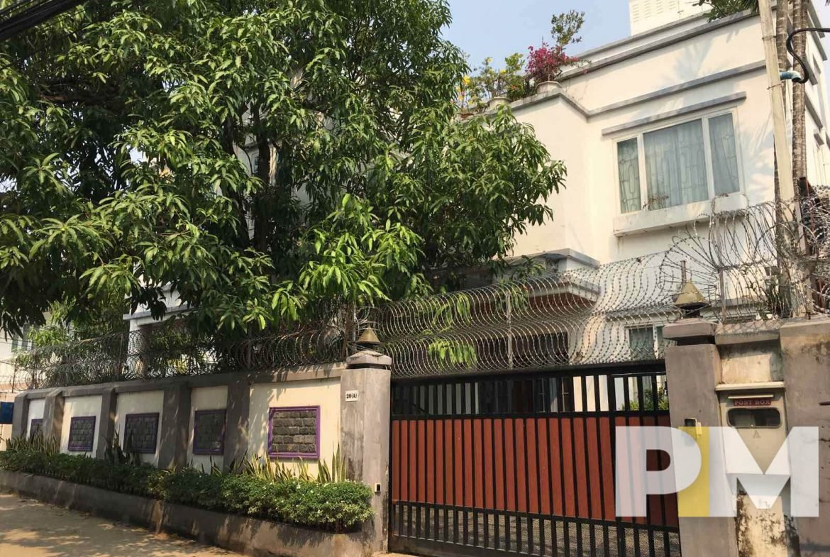 house with entrance gate - House for rent in Mayangon
