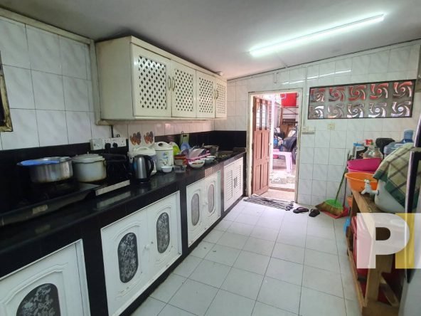 kicthen with cabinets - Yangon Property
