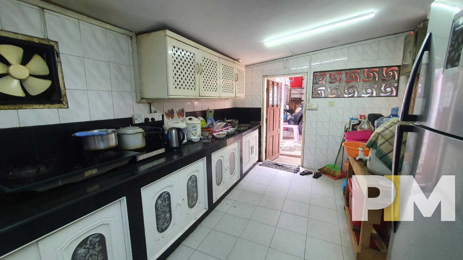 kicthen with cabinets - Yangon Property