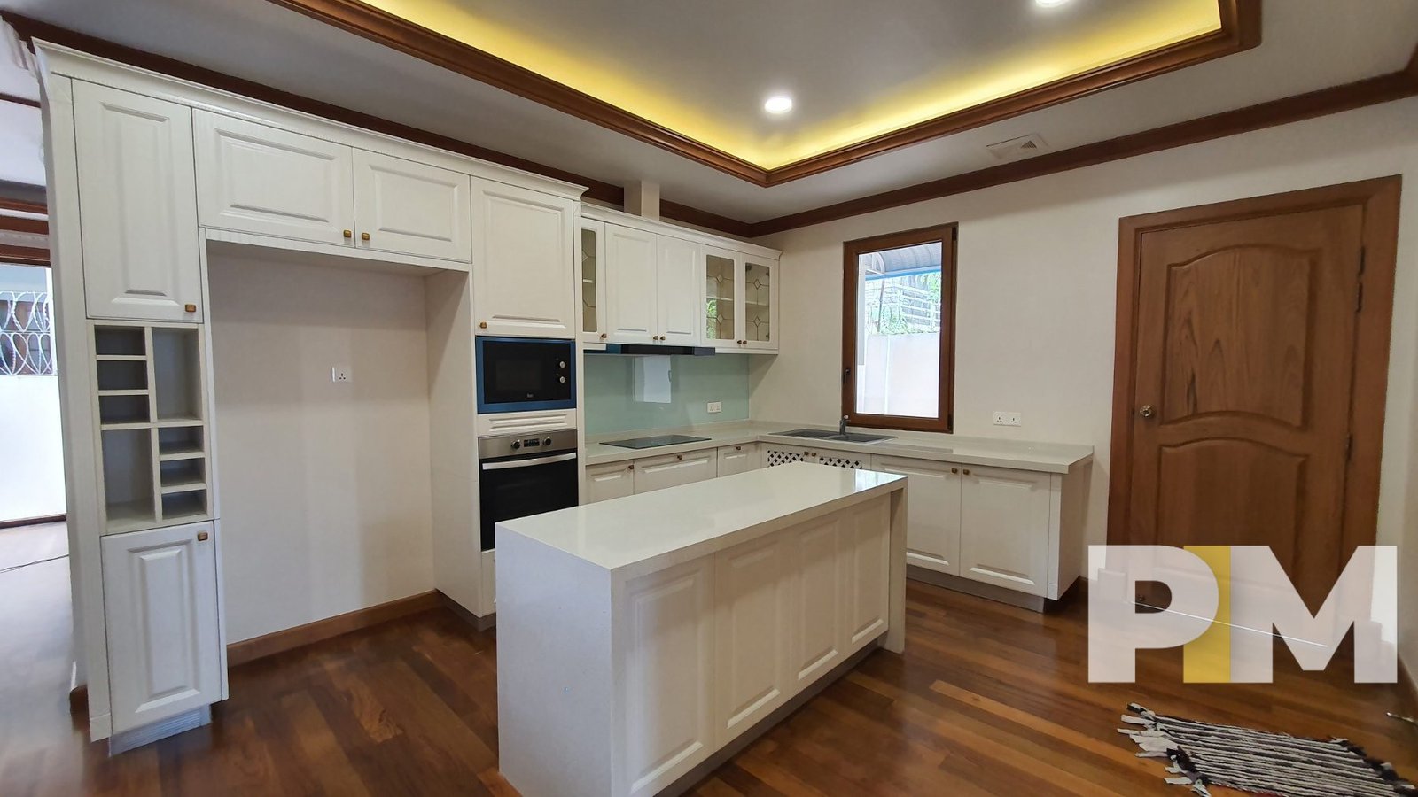 kitchen with cabients - Rent in Yangon