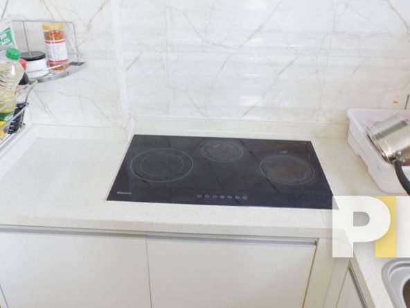 kitchen with electric hot plate - Rent in Yangon