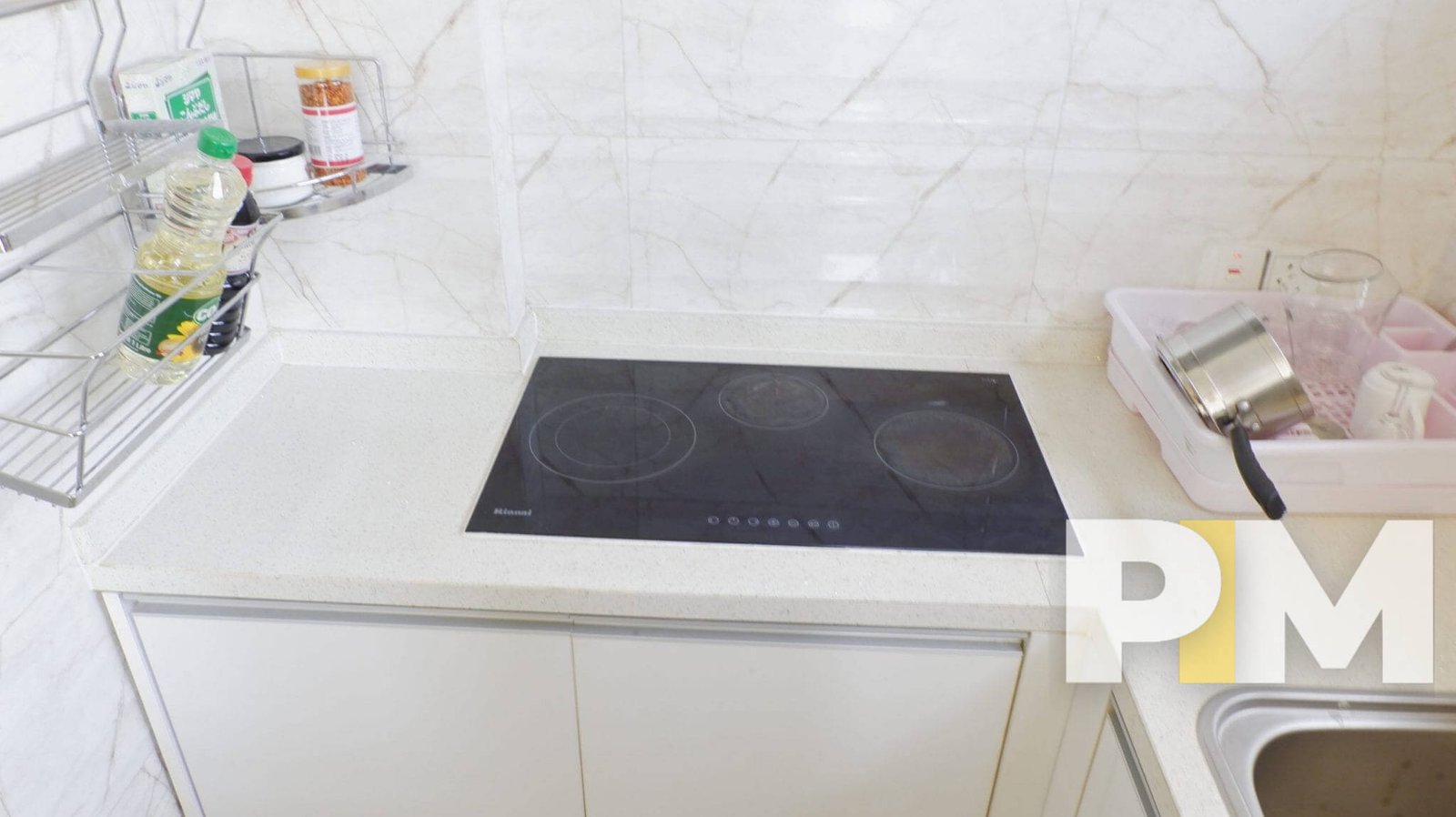 kitchen with electric hot plate - Rent in Yangon