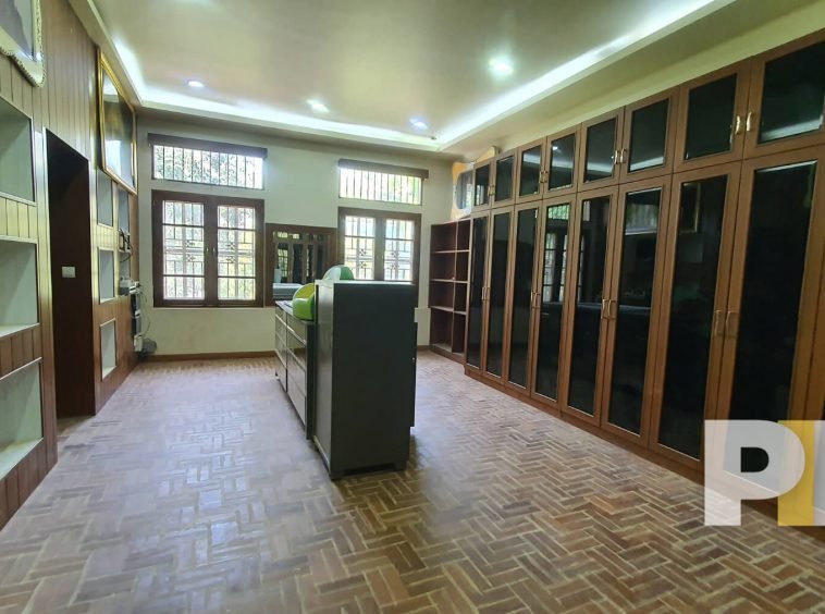 kitchen with fridge - House for rent in Bahan