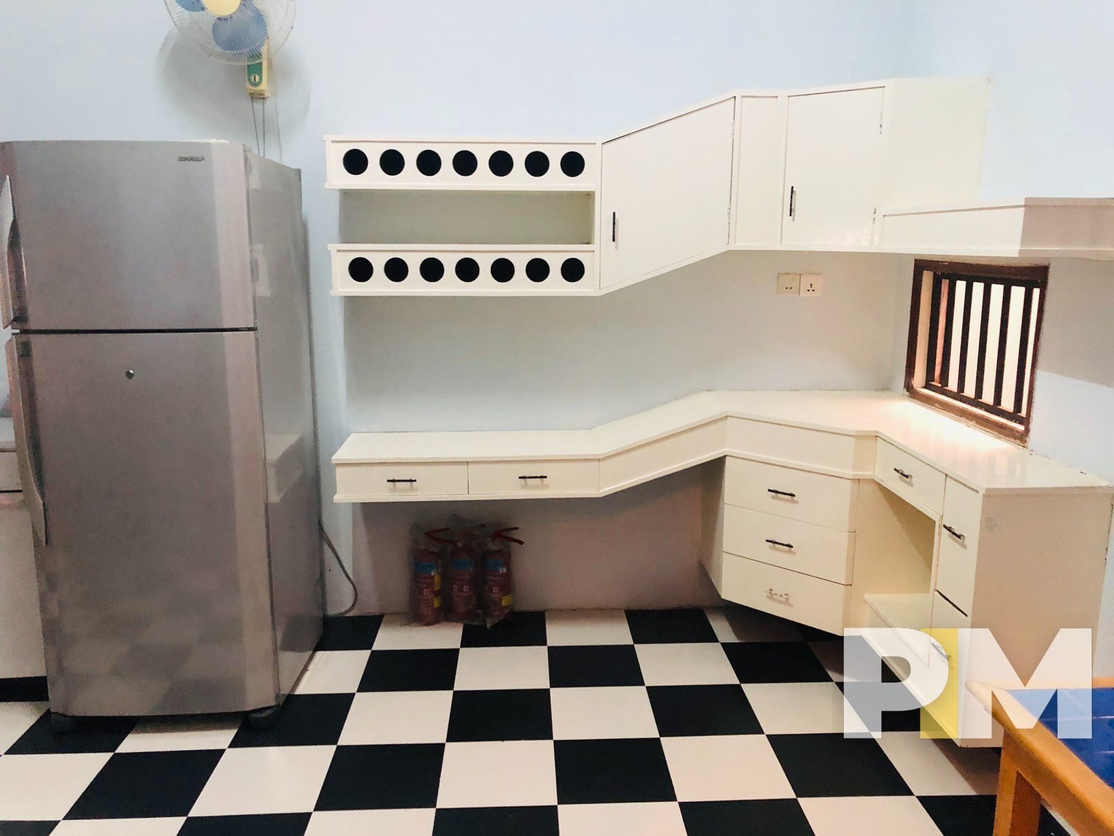 kitchen with fridge - house for rent in Golden Valley
