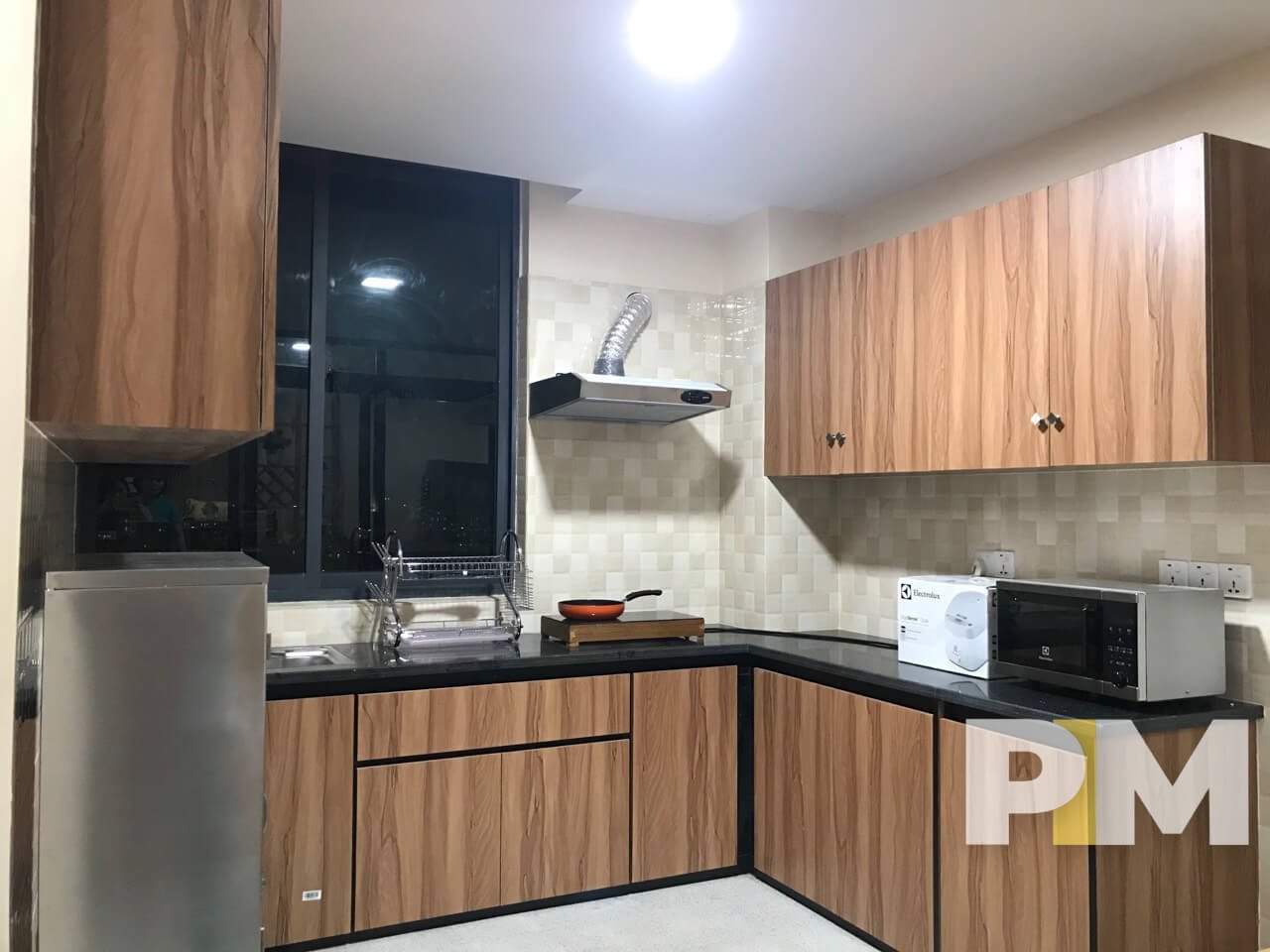 kitchen with microwave - Condo for rent in Hlaing