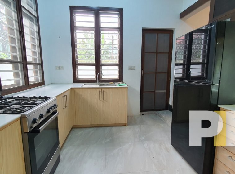 kitchen with oven - Yangon Real Estate