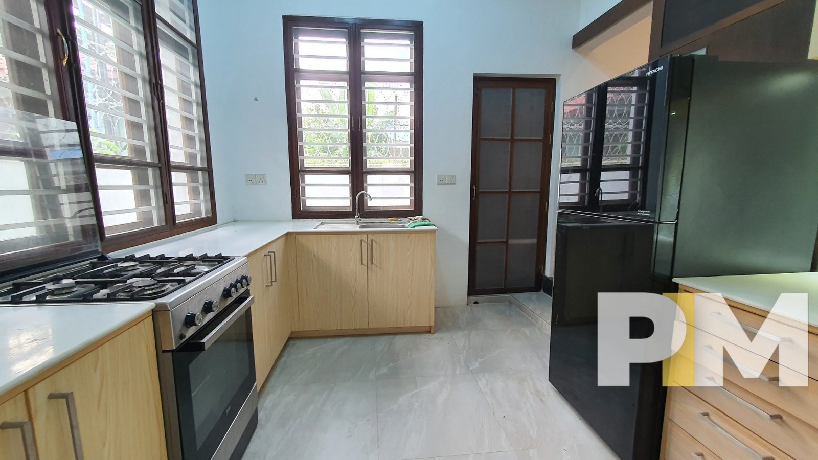 kitchen with oven - Yangon Real Estate