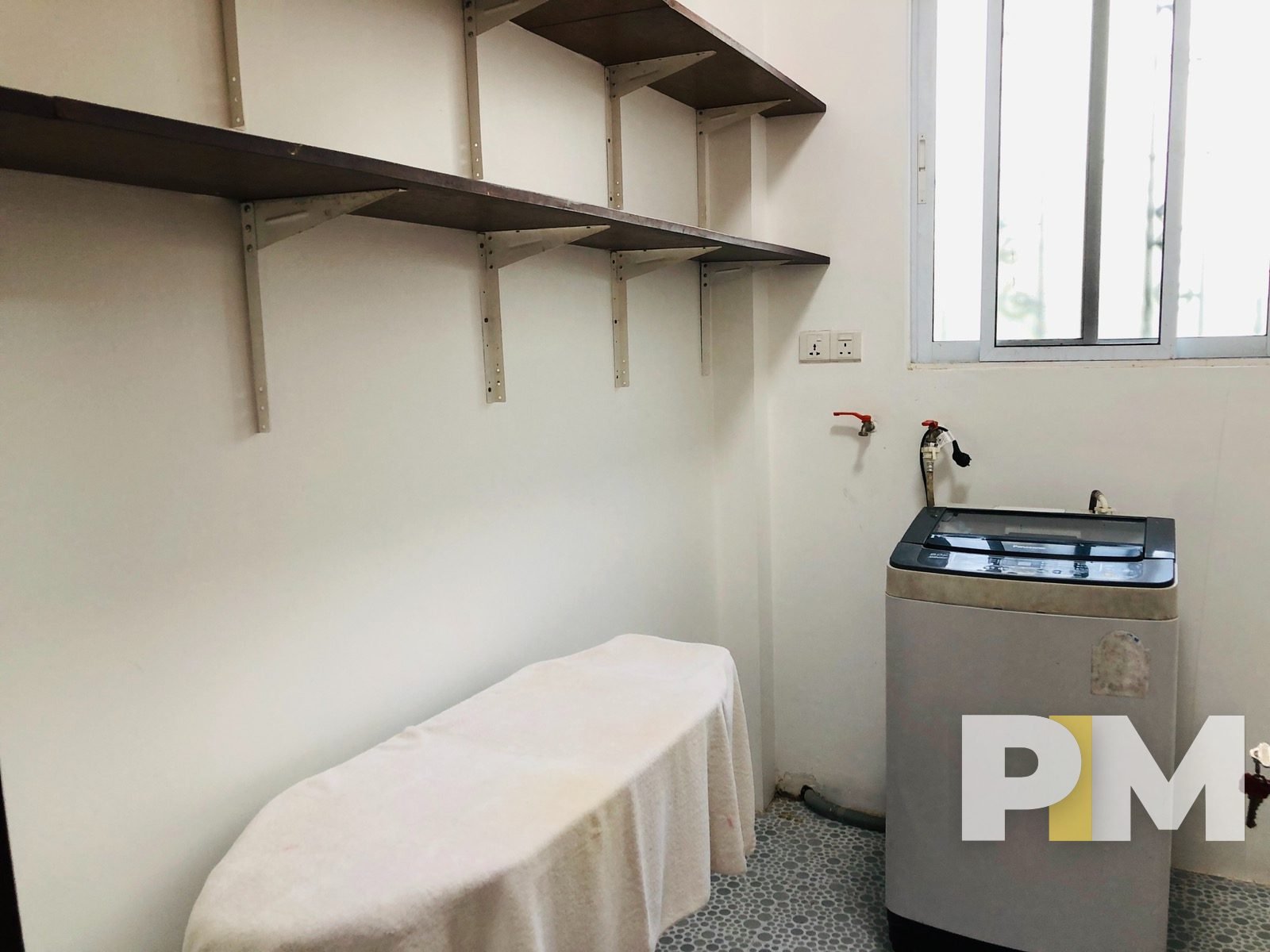 laundry room with washing machine - Rent in Yangon