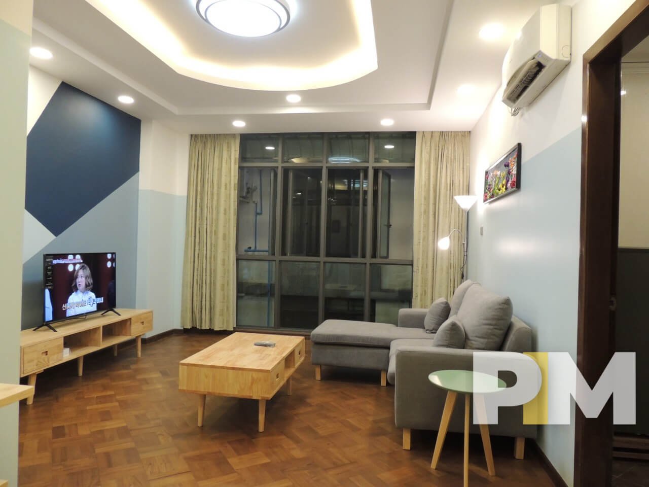 living room with TV - Condo for rent in Yawmingyi