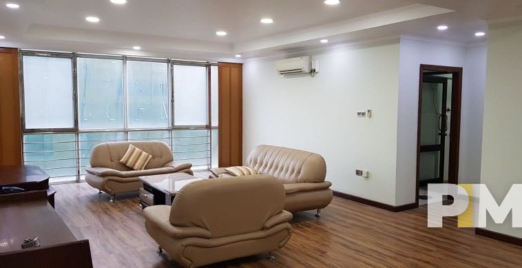 living room with ceiling light - Condo for rent in Kamayut