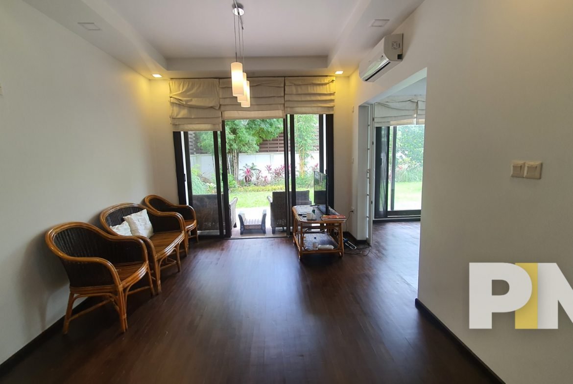 living room with hanging light - House for rent in Bahan