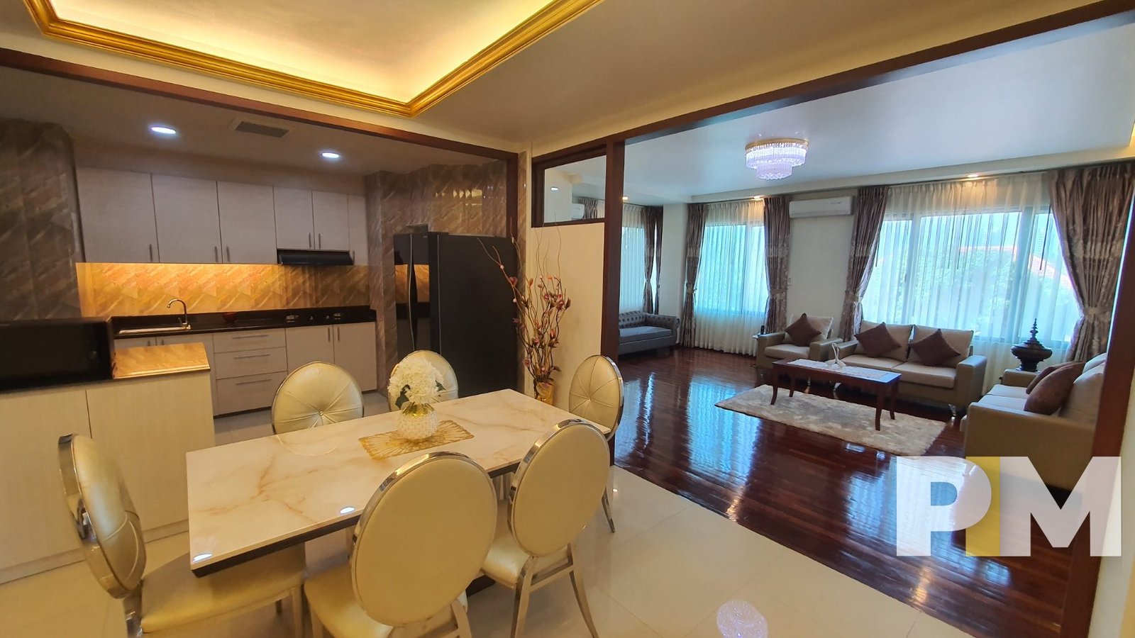 living room with open kitchen - Condo for rent in Kamayut