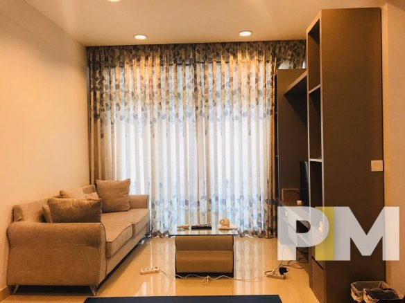 living room with sofa - Condo for rent in Hlaing