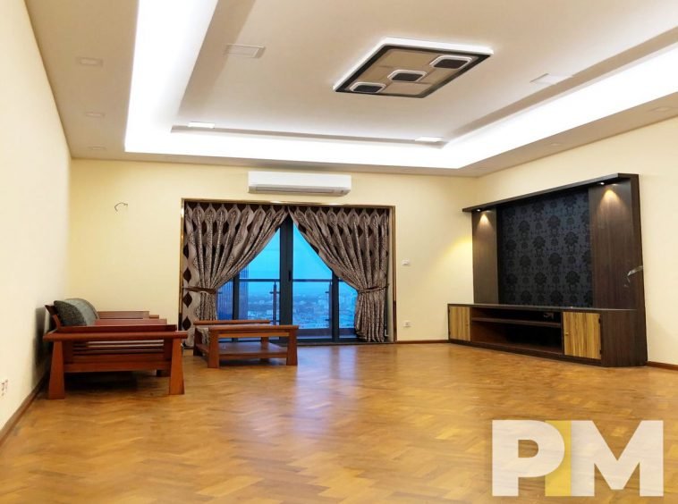 living room with sofa - Condo for rent in Kamayut
