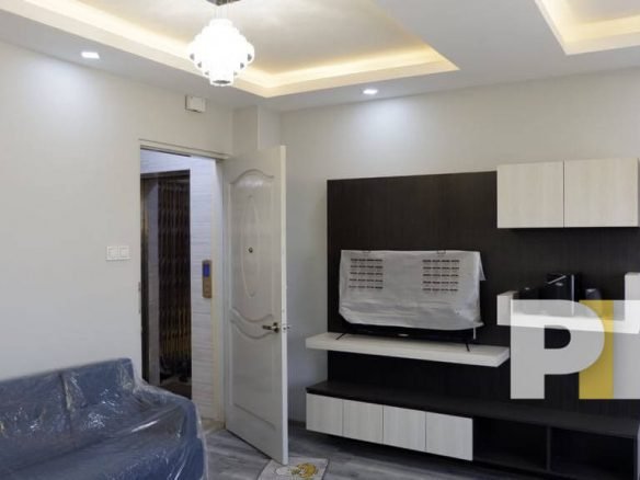 living room with sofa - Condo for rent in South Okklapar