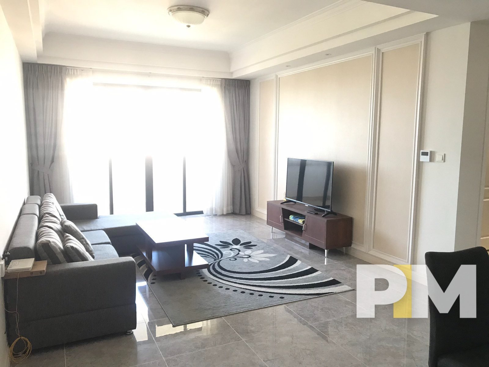 living room with sofa - Condo for rent in Yankin