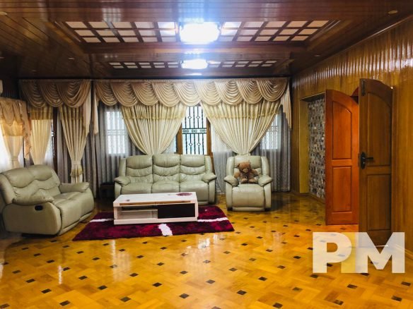 living room with sofa - House for rent in Golden Valley