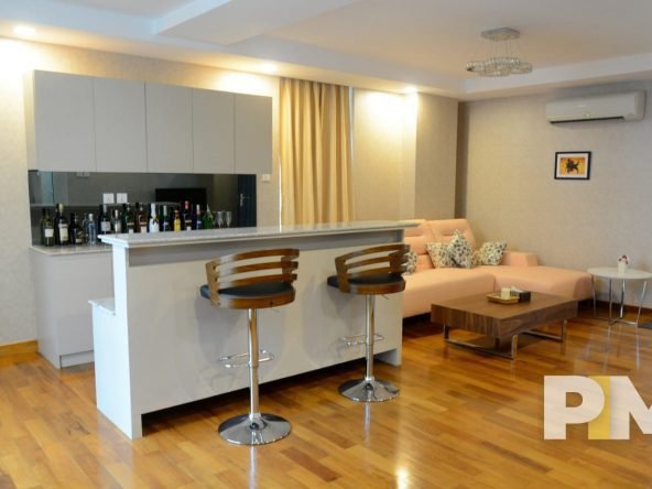 living room with sofa and coffee table - Condo for rent in Golden Valley