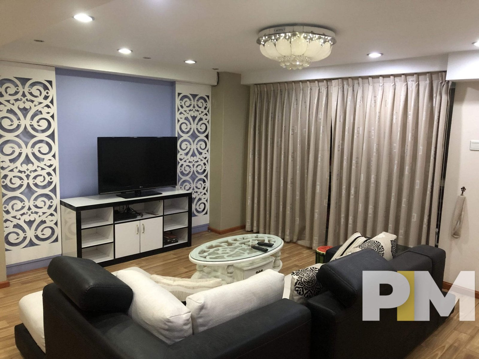 living room with TV - Condo for rent in Yawmingyi