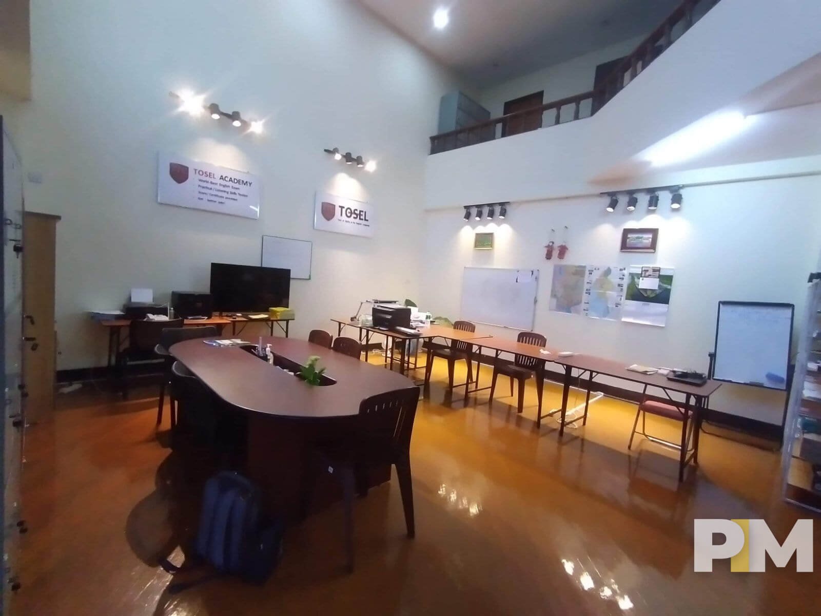 meeting room with working desks - Real Estate in Myanmar