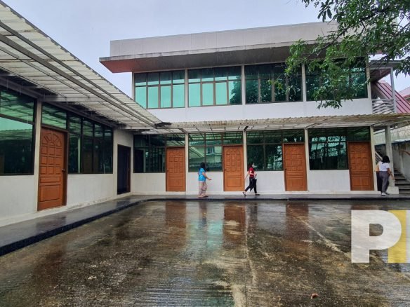 outdoor car parking - House for rent in Golden Valley