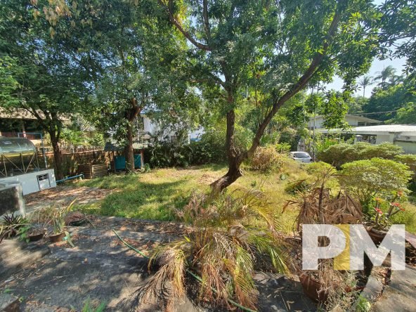 outdoor space - House for rent in Golden Valley