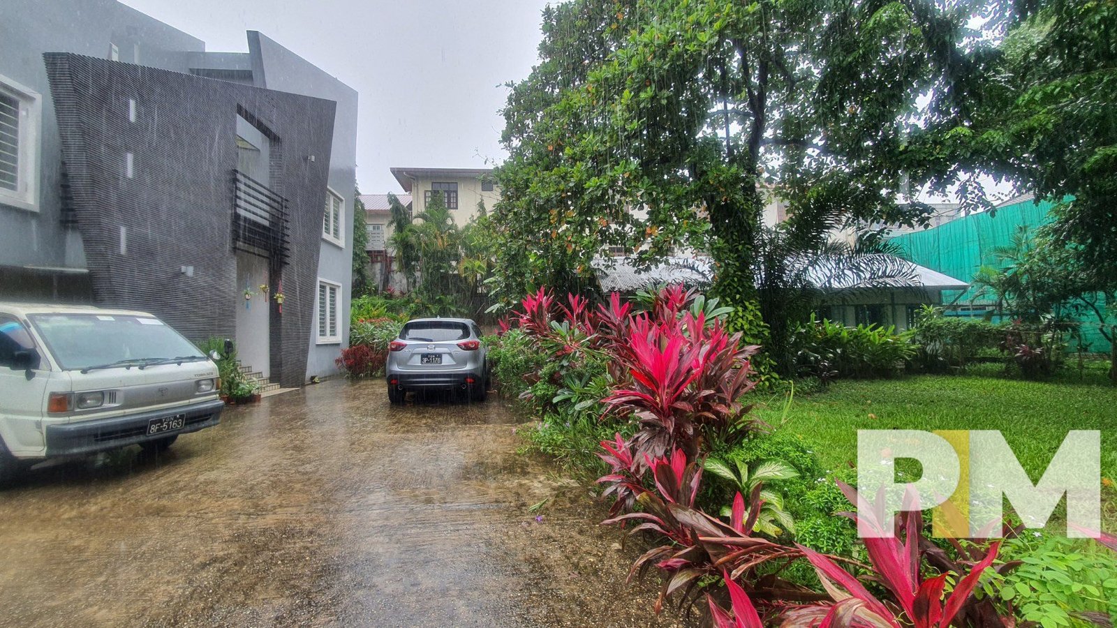 outdoor space with car park - House for rent in Bahan