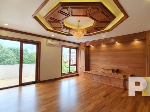 prayer room with balcony - House for rent in Golden Valley