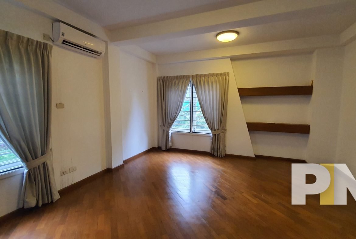 room with air conditioner - House for rent in Bahan