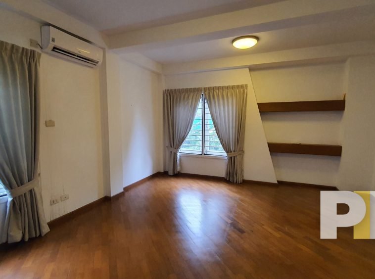 room with air conditioner - House for rent in Bahan