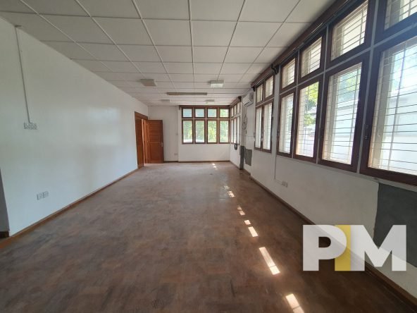 room with air conditioner - House for rent in Golden Valley