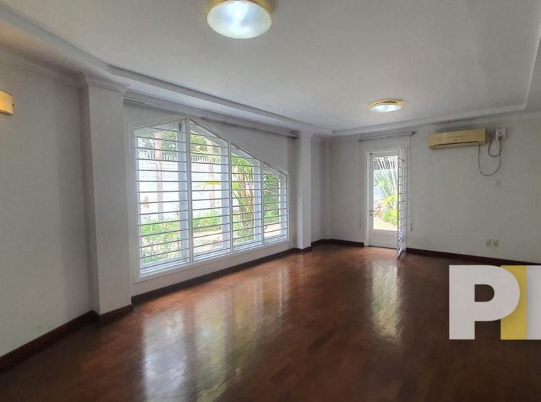 room with air conditioner - House for rent in Golden Valley