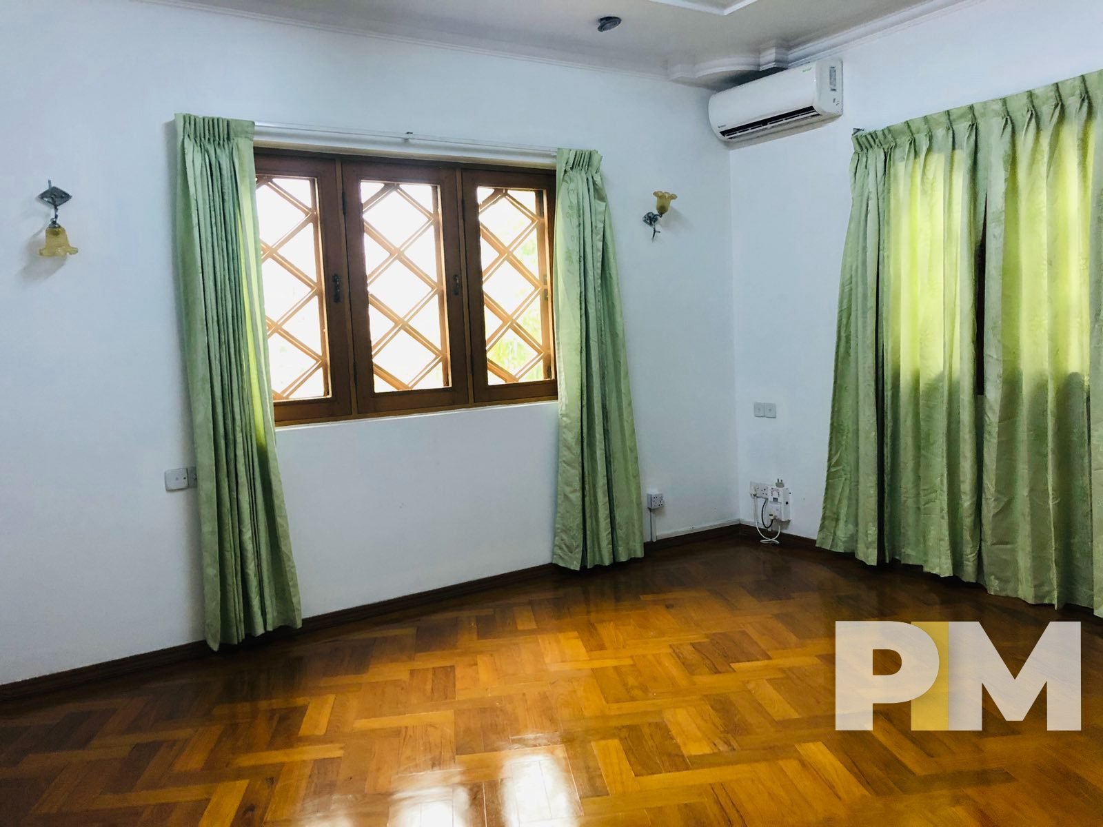 room with air conditioner - house for rent in Golden Valley