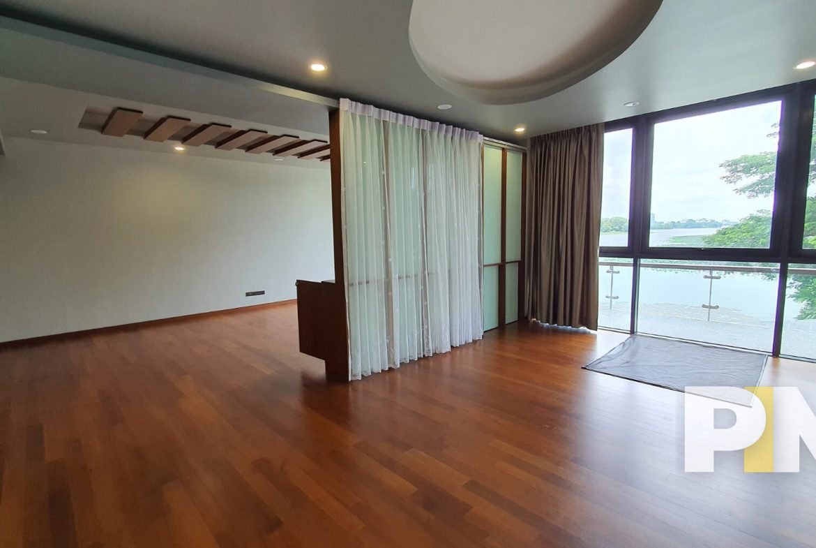room with balcony - House for rent in Mayangone