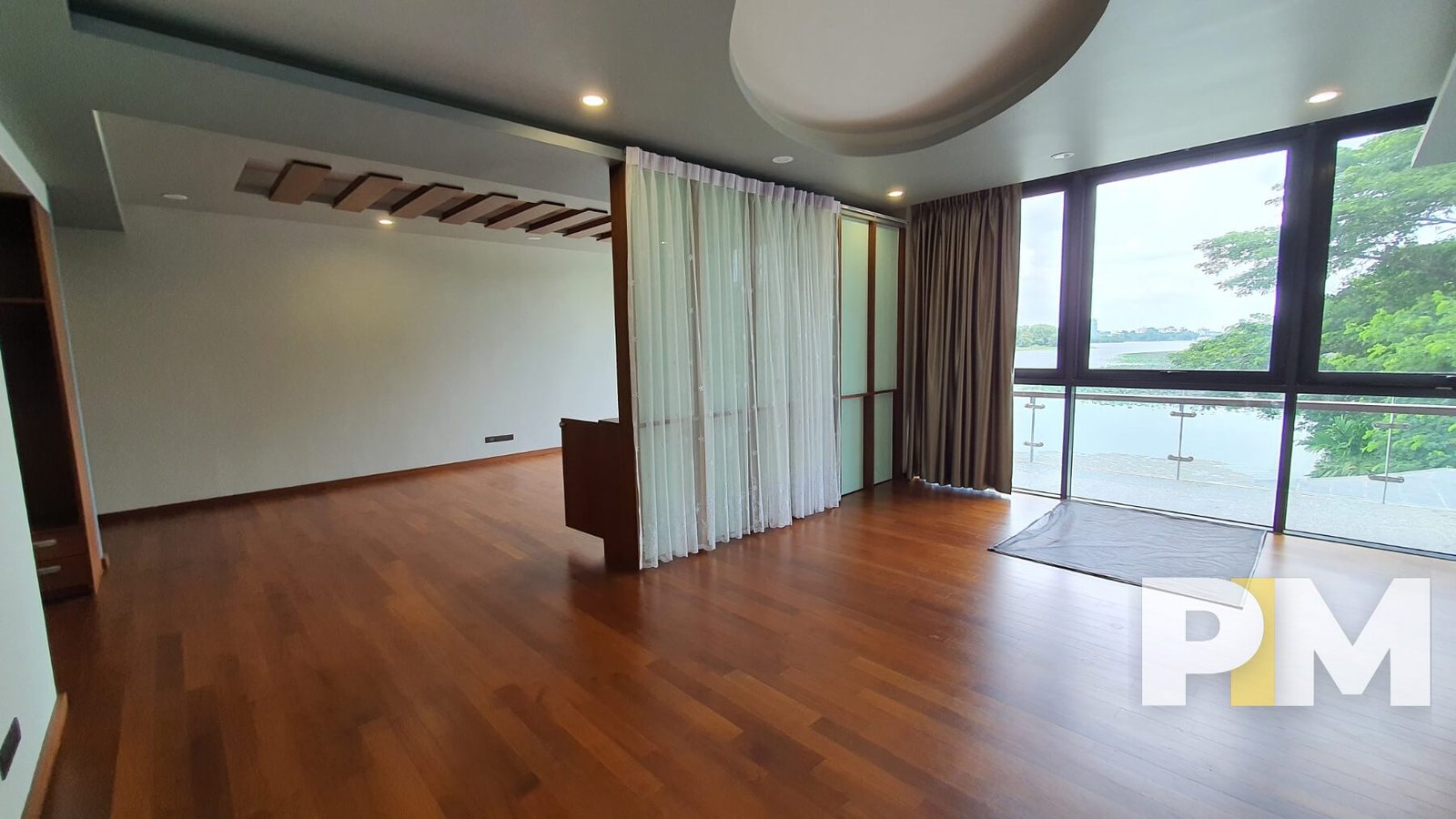 room with balcony - House for rent in Mayangone