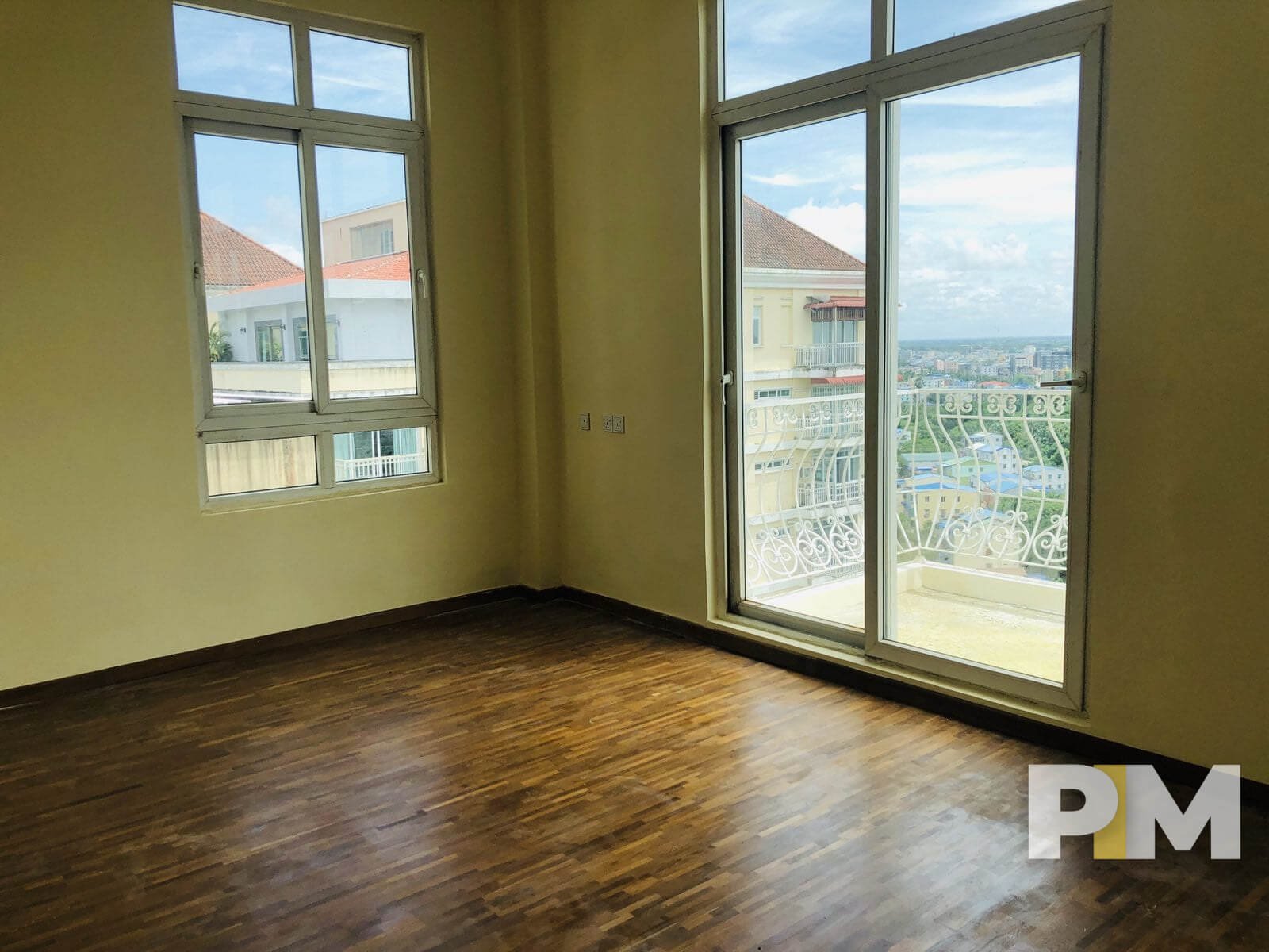 room with balcony - properties in Yangon