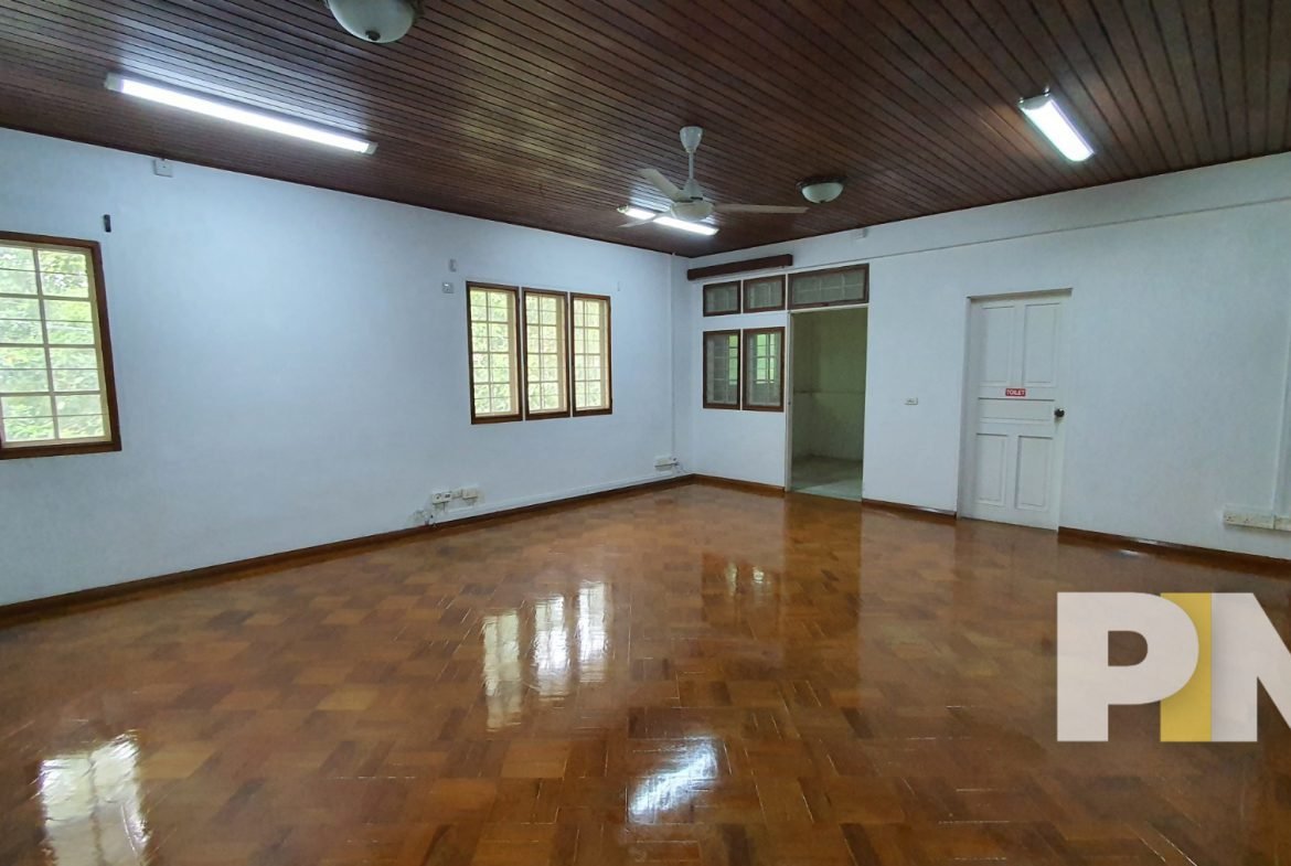 room with ceiling fan - House for rent in Golden Valley