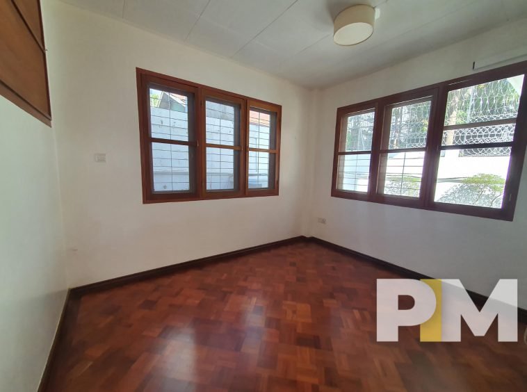 room with ceiling light - Real Estate in Yangon