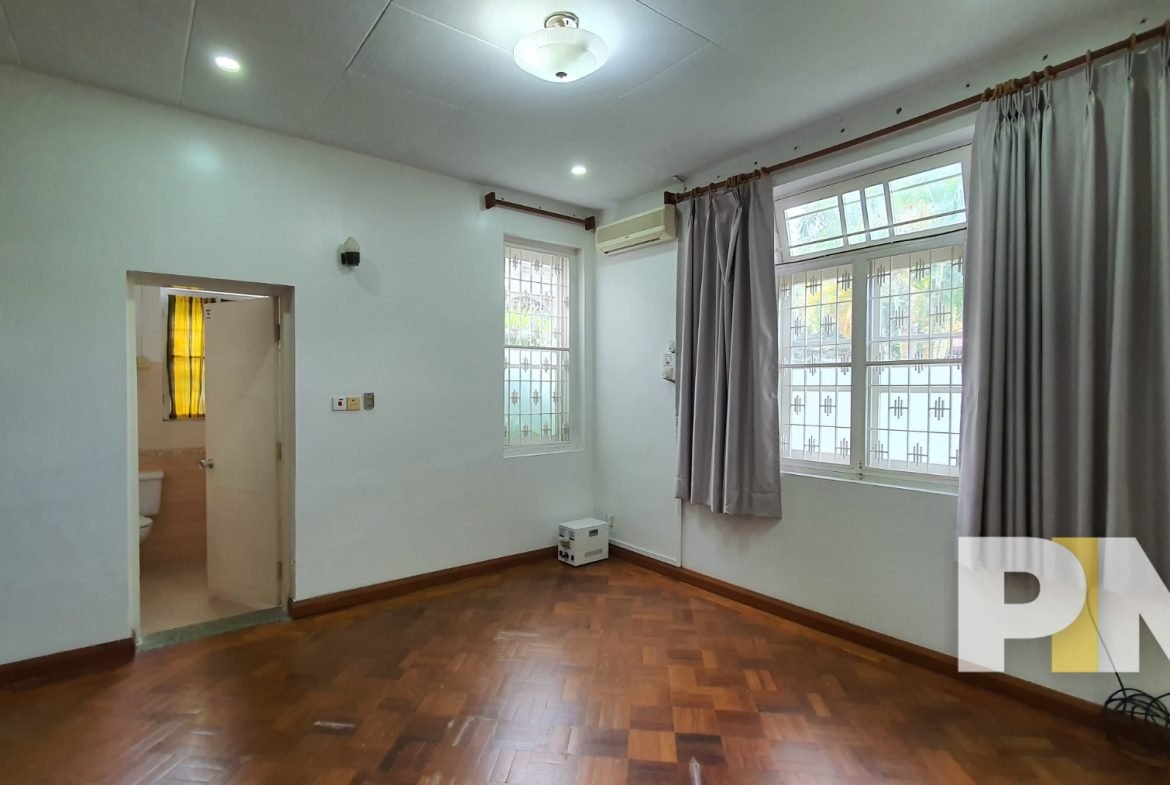 room with ceiling light - Yangon Real Estate