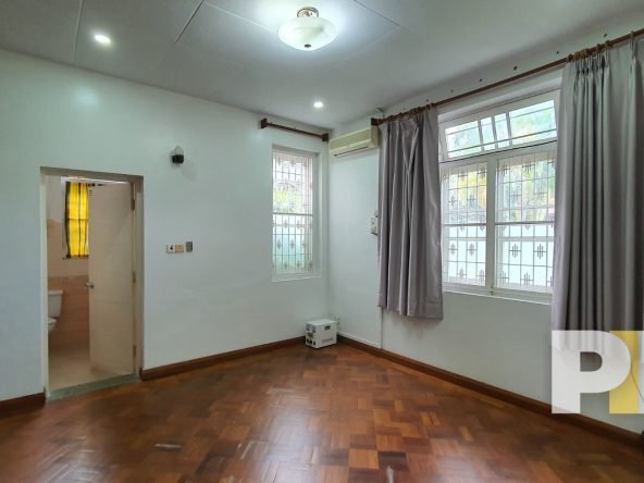 room with ceiling light - Yangon Real Estate