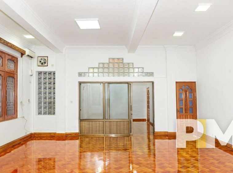 room with ceiling light - Yangon Real Estate