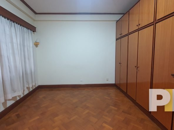 room with closet - Rent in Yangon