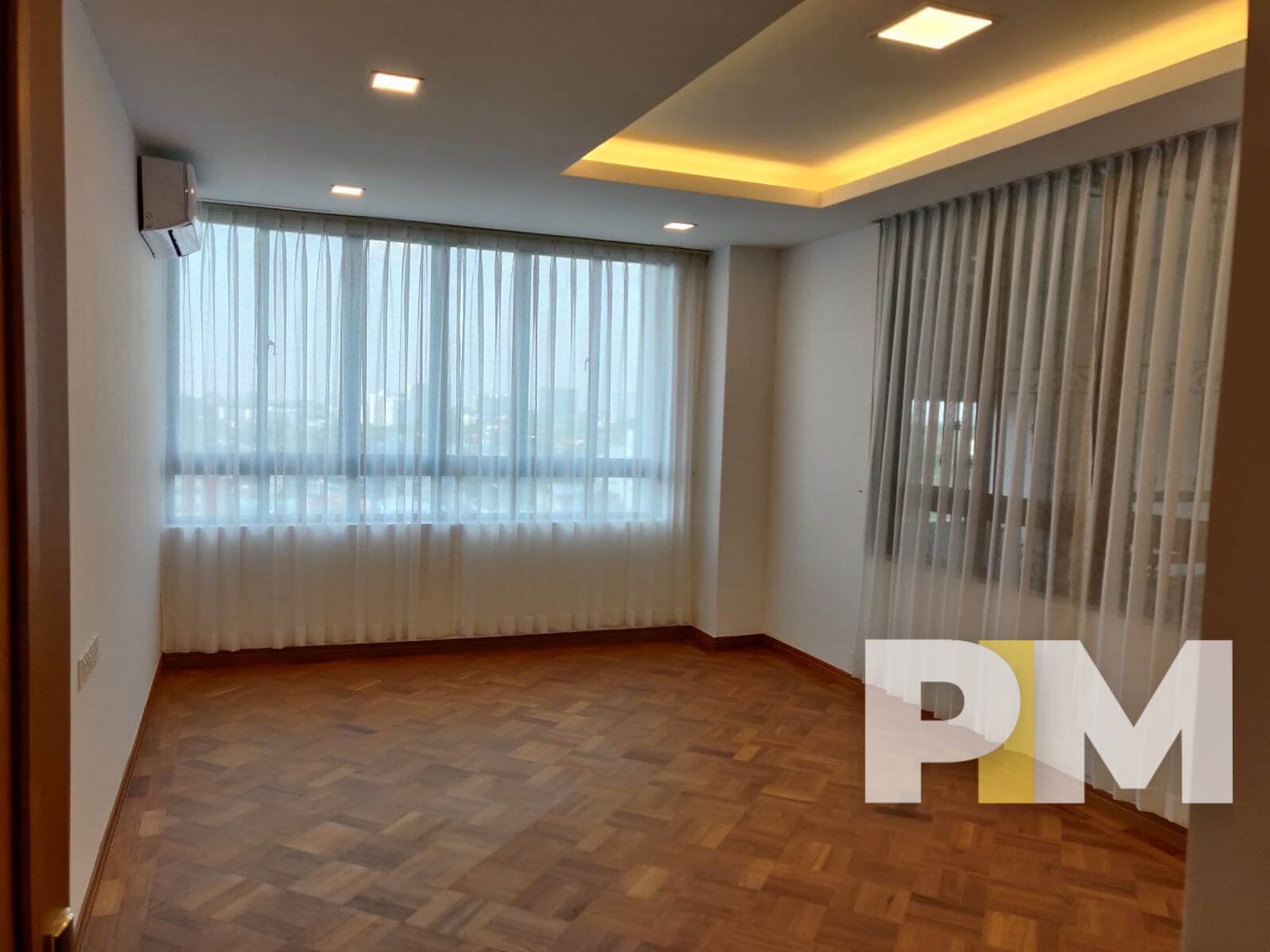 room with curtains - Condo for rent in Hlaing