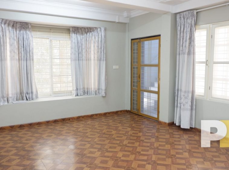room with curtains - Rent in Yangon