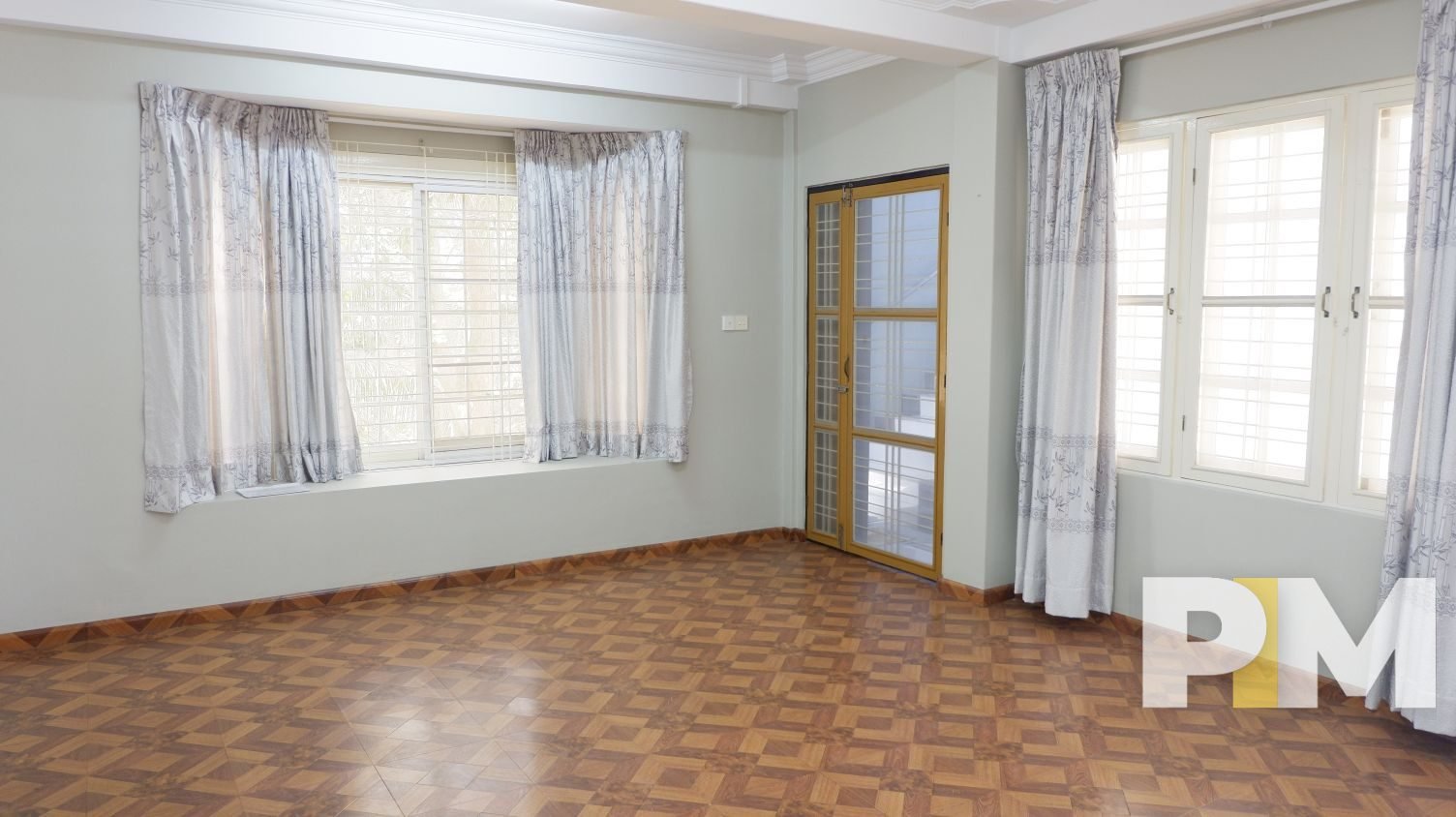 room with curtains - Rent in Yangon