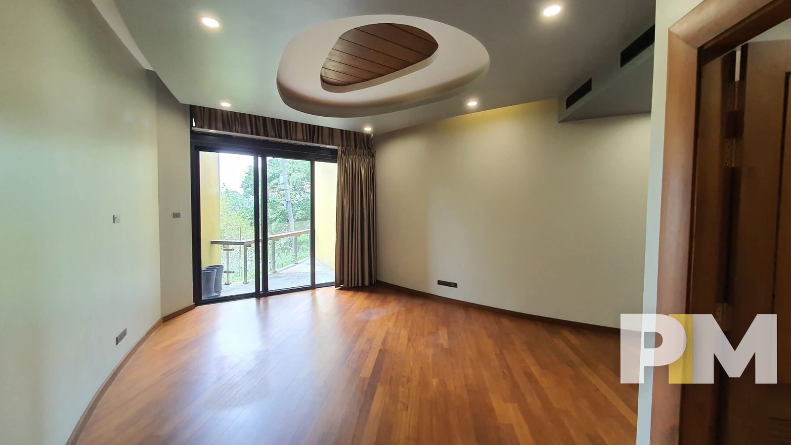 room with glass windows - Rent in Myanmar
