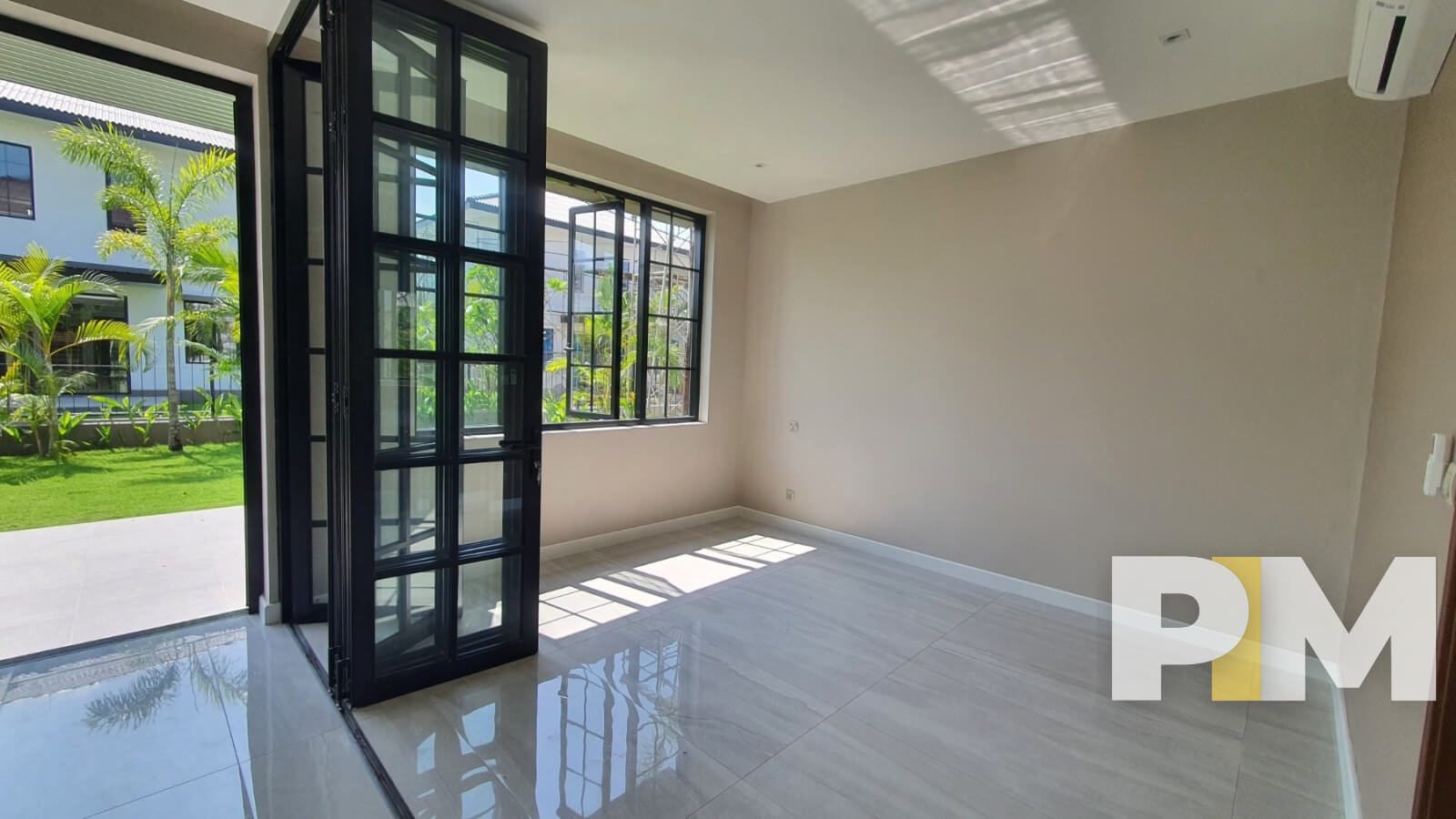 room with large glass door - House for sale in Thanlyin