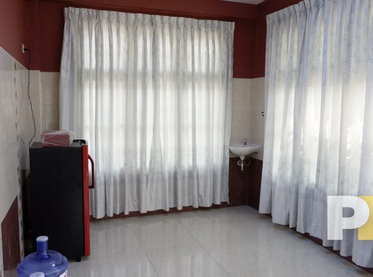 room with refrigerator - Rent in Yangon